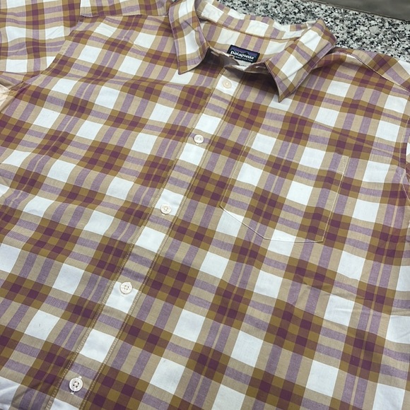 Patagonia Short Sleeve Plaid Button Down Shirt- Size Large - Picture 4 of 7